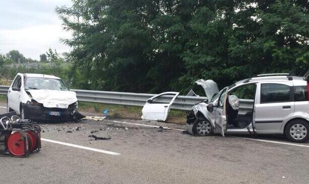 Frontale sulla Pedemontana, arriva anche l’elisoccorso