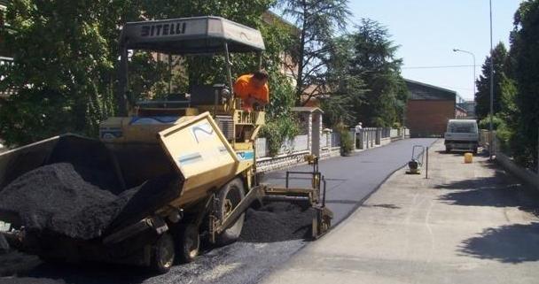 Via del Partigiano, arriva il nuovo asfalto