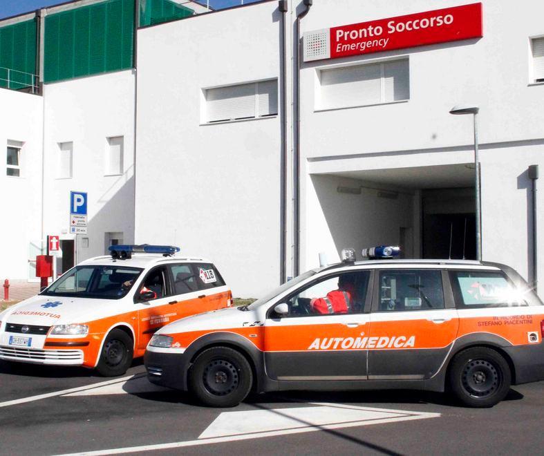 Motociclisti investiti da auto. Grave un anziano