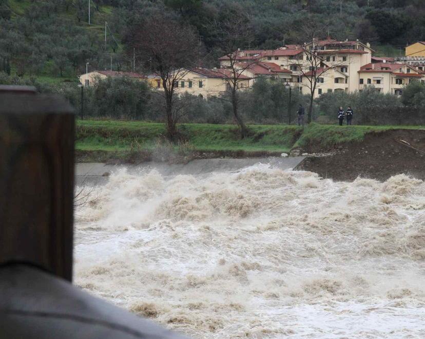 Fognatura danneggiata dalle piene del Bisenzio 