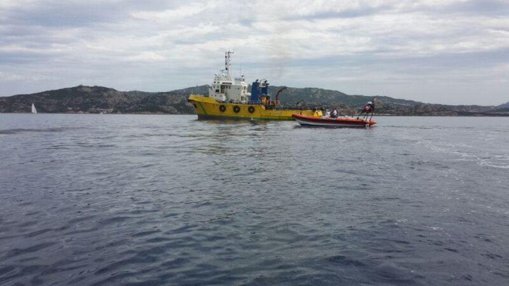 Baia Sardinia, chiazza di gasolio di 600 metri nella secca Tre Monti 