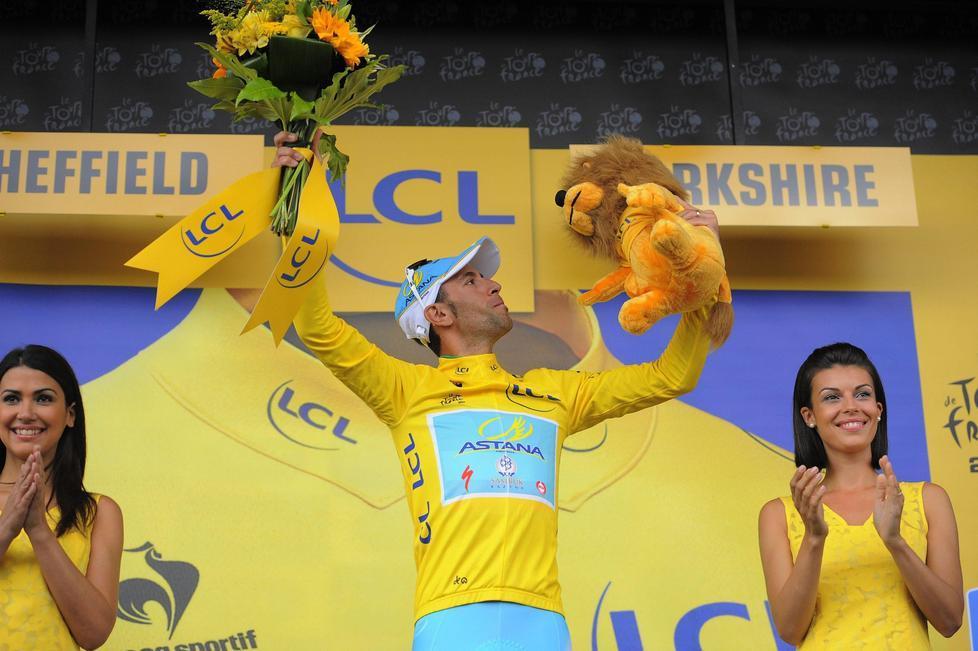 Nibali è terzo ad Arenberg e mantiene la maglia gialla 