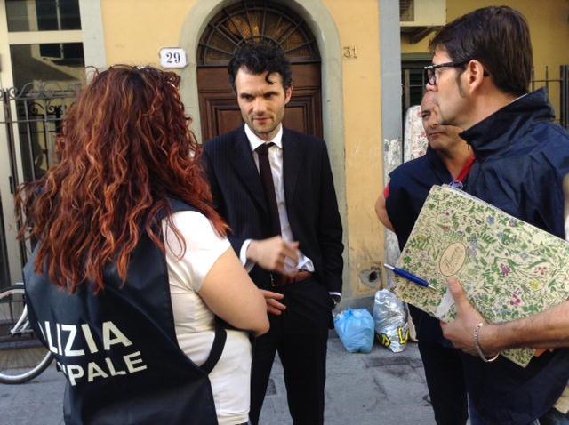 Il sindaco Biffoni partecipa ai controlli in via Pier Cironi 
