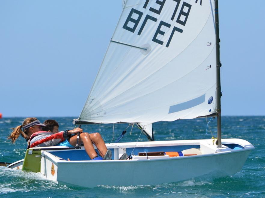 Cento “optimist” nel mare di Campo ma il vento ha tradito 