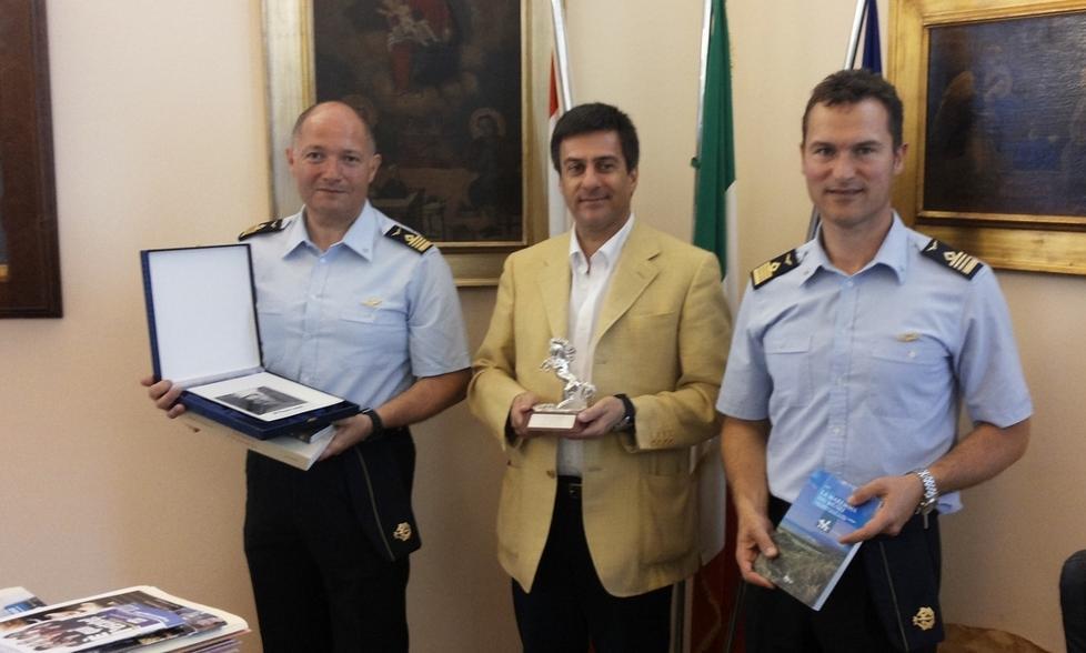 Il sindaco saluta il nuovo comandante