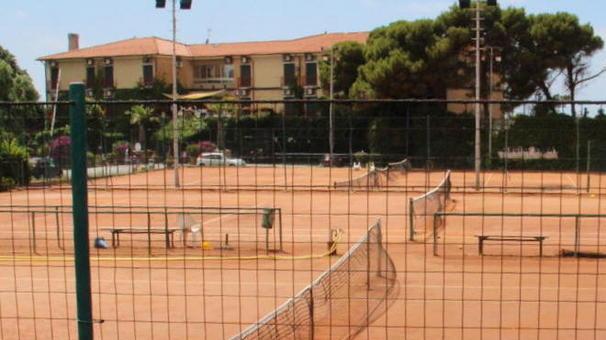 Rivoluzione allo Junior diventerà scuola di tennis