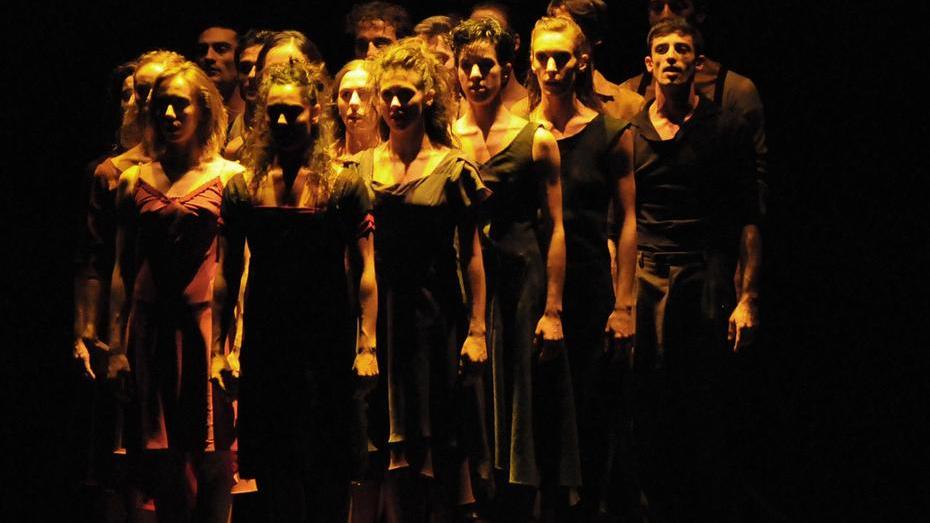 “Nuova coreografia” con Aterballetto ai Chiostri di San Pietro