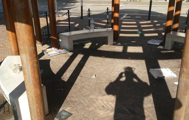 La piazza usata come discarica L’ira del sindaco 