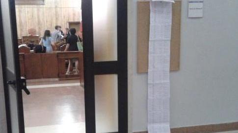 Un ‘lenzuolo’ per i processi fissati