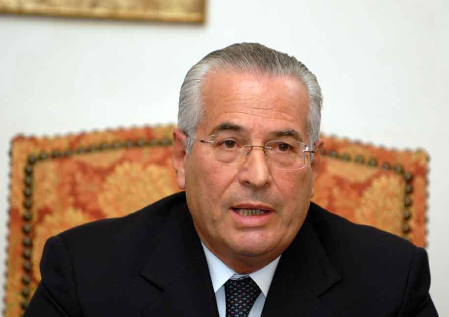 A ridosso delle elezioni rinviò la demolizione dei baretti: a giudizio l’ex sindaco di Cagliari Emilio Floris 