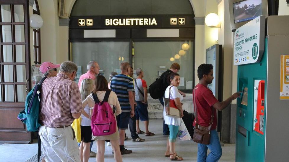 Colpa del nuovo sistema telematico il caos alla biglietteria della stazione