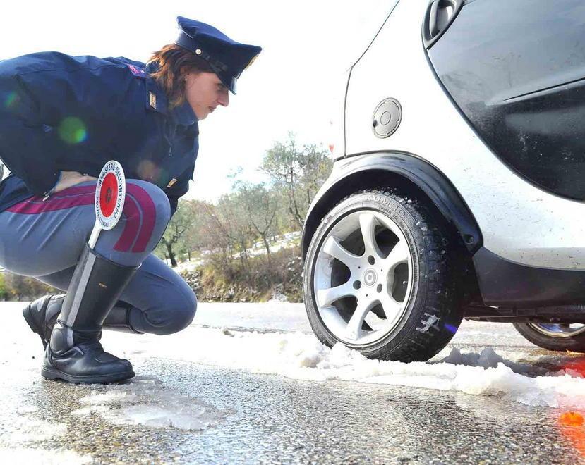 Auto senza revisione e gomme lisce: Prato maglia nera in Toscana 