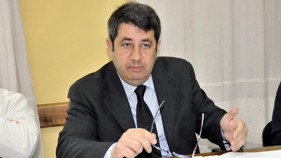 Un trentenne disoccupato entra in Comune e minaccia il sindaco