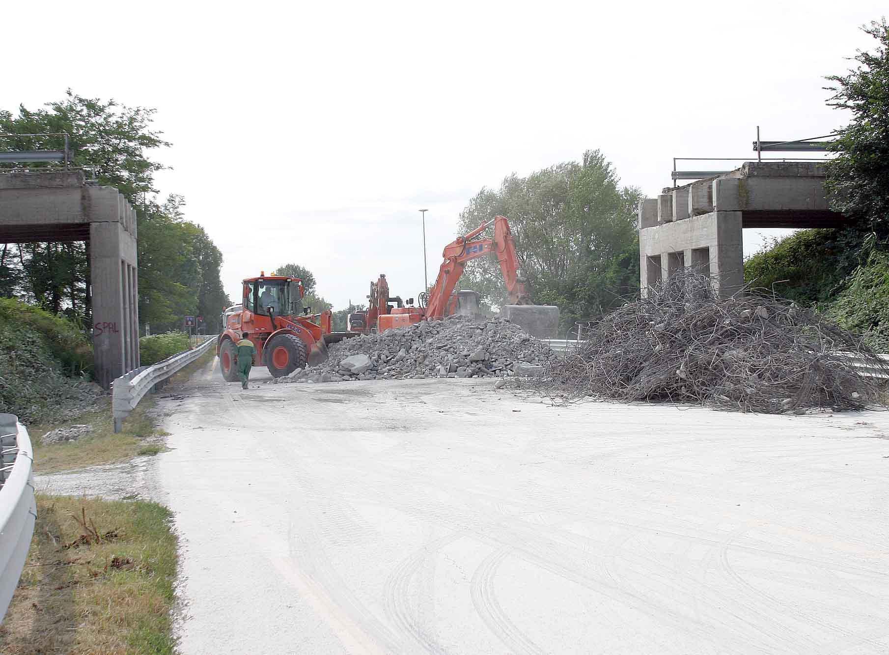 Il ponte di Monestirolo demolito 9 anni fa dopo l'incidente 