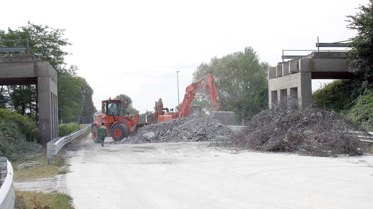 Il ponte di Monestirolo demolito 9 anni fa dopo l'incidente