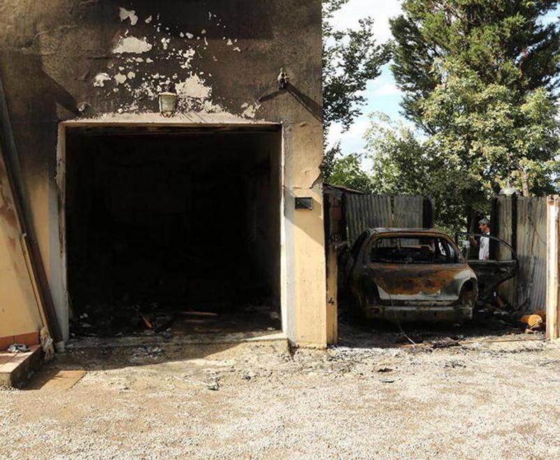 Fulmine accanto a una casa, a fuoco auto e garage a Monterappoli 