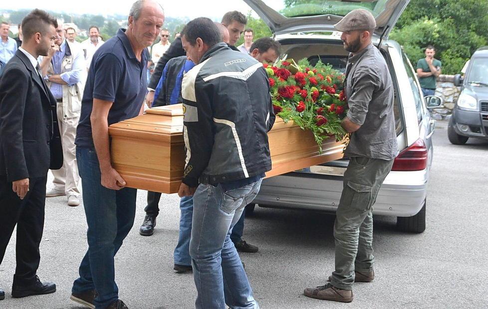 Gli amici salutano Alessandro con il rombo delle loro moto