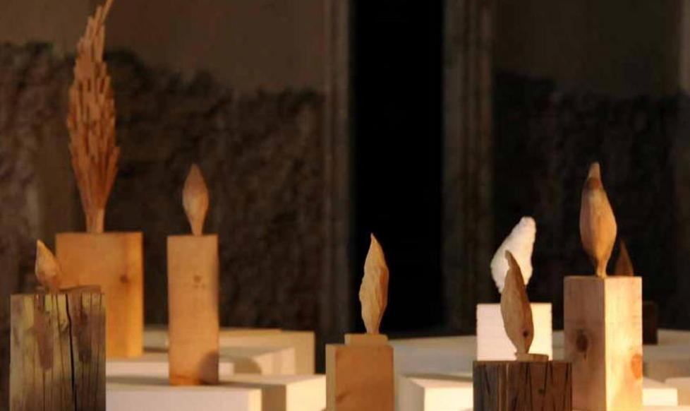 Capre e mini cipressi la scultura è piccolissima