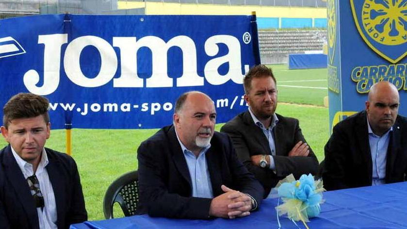 Carrarese, nuove maglie con giallo e azzurro antichi