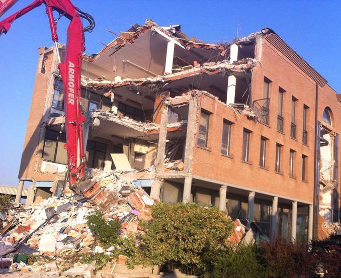 AAA cercasi commissario per terremoto e alluvione 