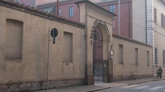 In aula per abusi sessuali su una ragazzina