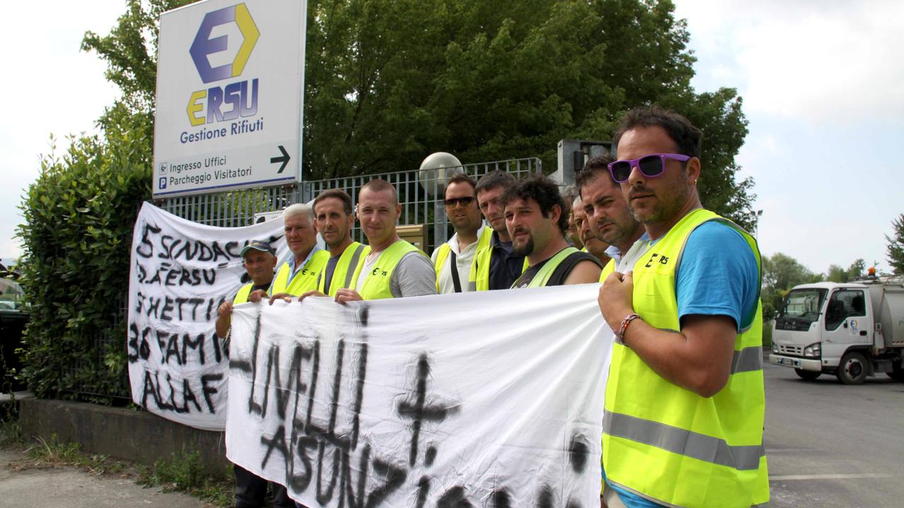 Sciopero nell’azienda versiliese dei rifiuti