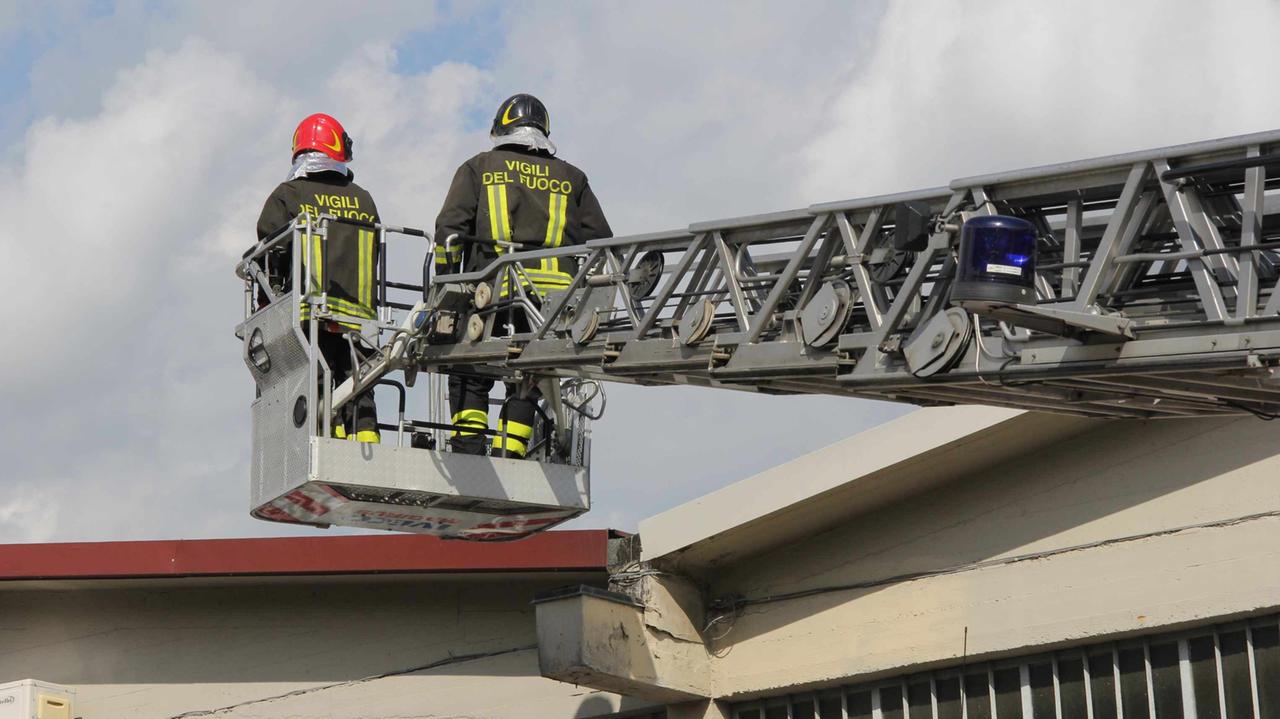 A fuoco una fabbrica nella zona industriale di Montemurlo