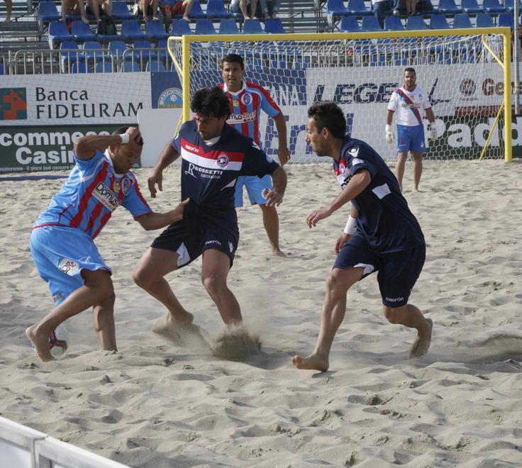 C’è il derby Pisa-Livorno ai nazionali di beach soccer 