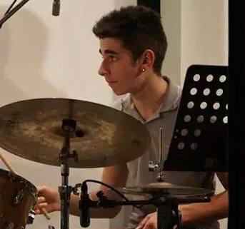 Andrea Carta, giovane genio delle percussioni 