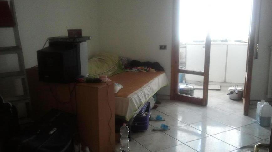 Affittacamere abusivo in via Giordano a Prato, appartamento sequestrato
