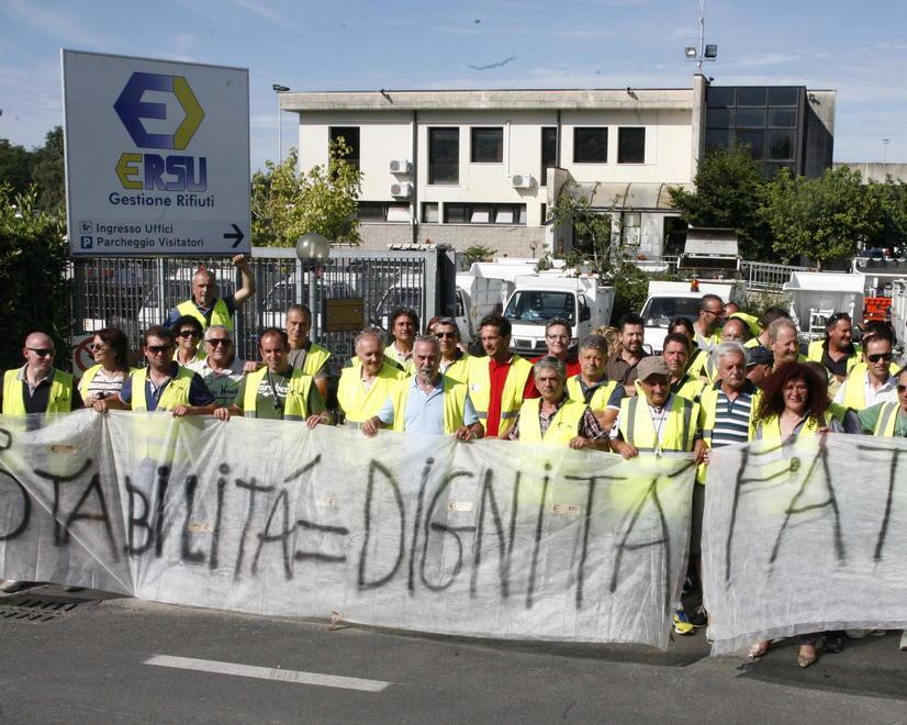Sciopero azienda dei rifiuti, rischio paralisi in mezza Versilia 