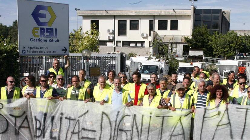 Sciopero azienda dei rifiuti, rischio paralisi in mezza Versilia
