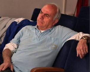 Gran festa per il prof che va in pensione 