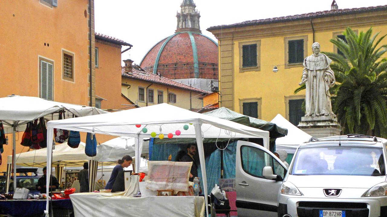 «Mercatino blues bagnato e «disorganizzato»: fioccano le proteste
