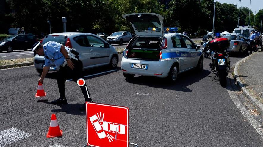 Incrocio maledetto, morta ciclista investita
