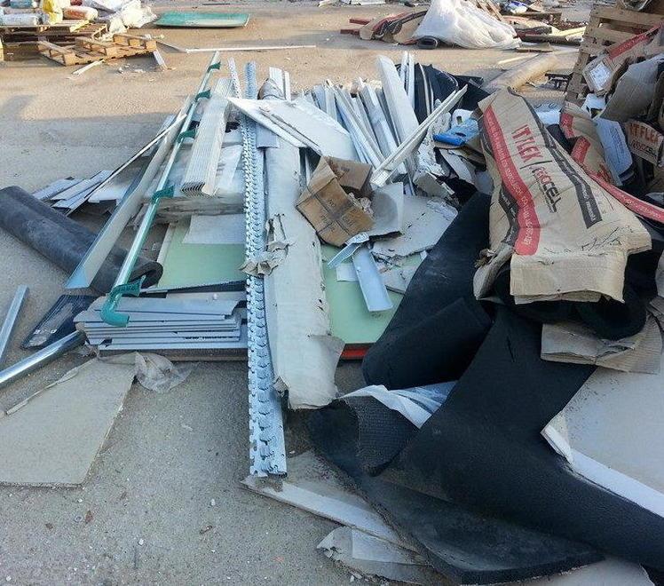 La discarica scandalo nell’area dell’ex cantiere dell’ ospedale 