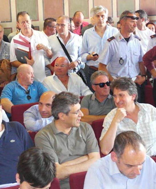 Rifiuti, presidio dei lavoratori in Comune