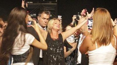 Emma conquista il mare di fans dopo la videochat su SkyTg24