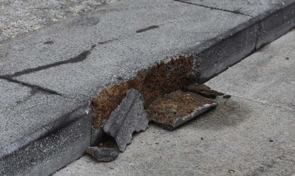 Nuovo marciapiede già danneggiato