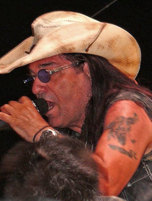 Artinscena tra musica rock e incontri con autori 