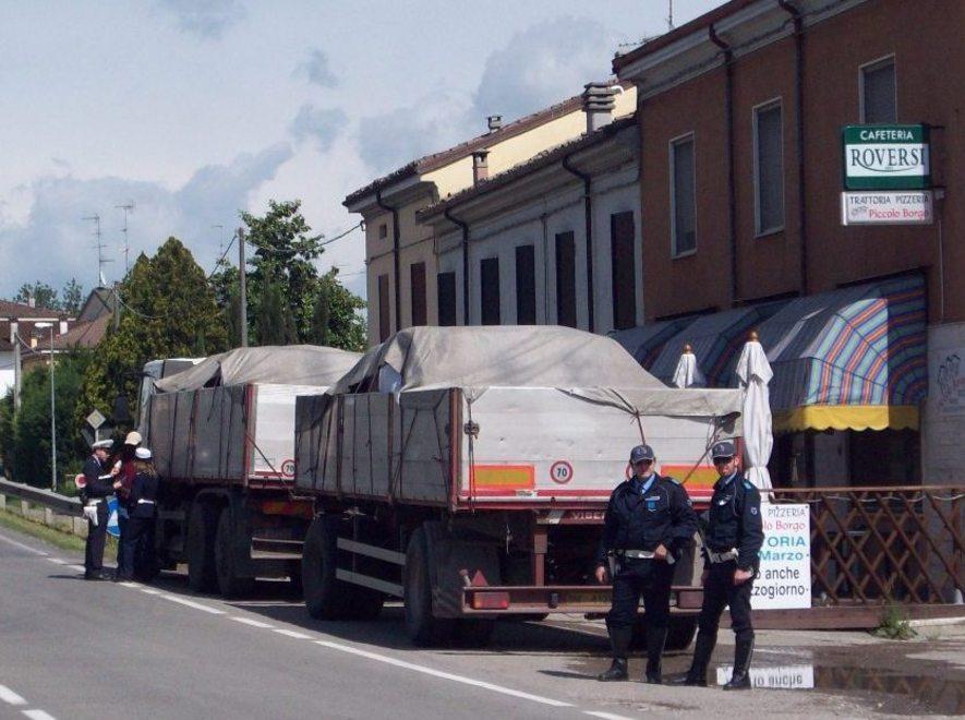 Giro di vite sui camionisti, controlli e multe 