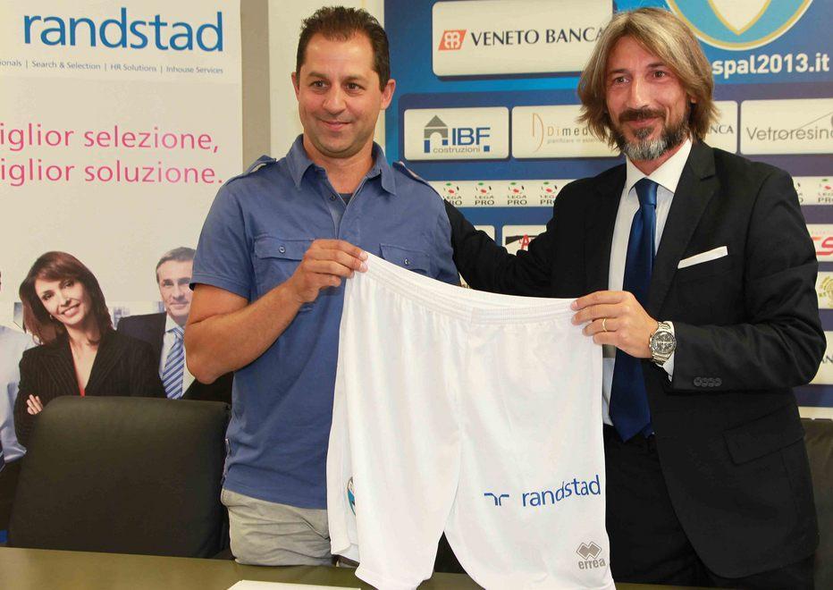C’è Randstad: logo sui calzoncini e formazione degli steward