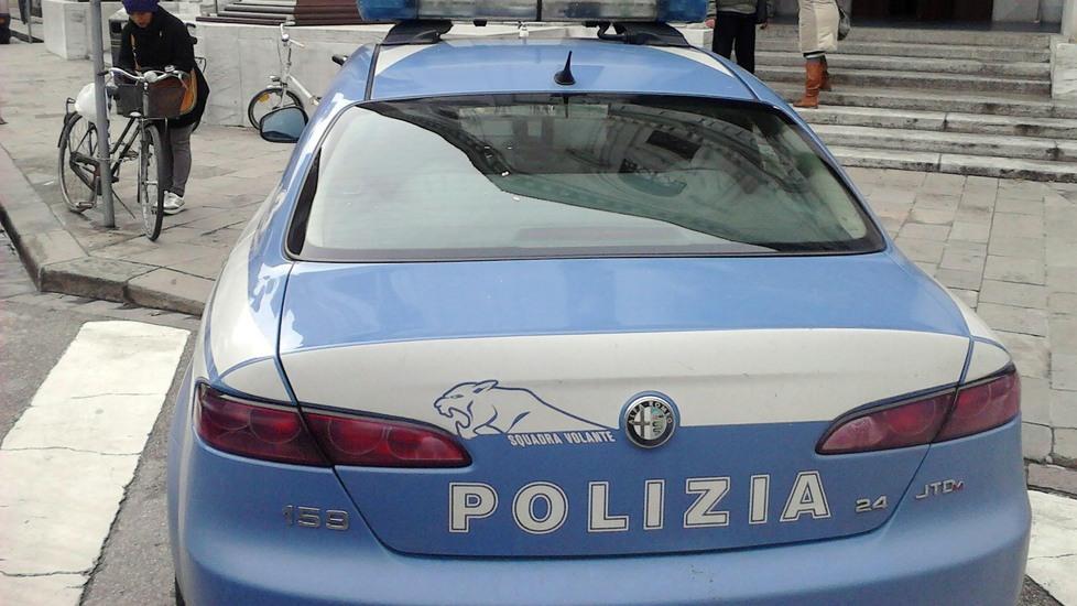 Guidava con patente falsa Auto sequestrata e denuncia 