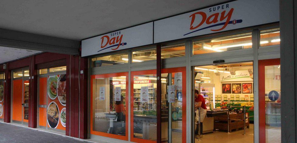 Reggio Emilia, in via San Martino lo storico supermercato s’allarga e cambia marchio 