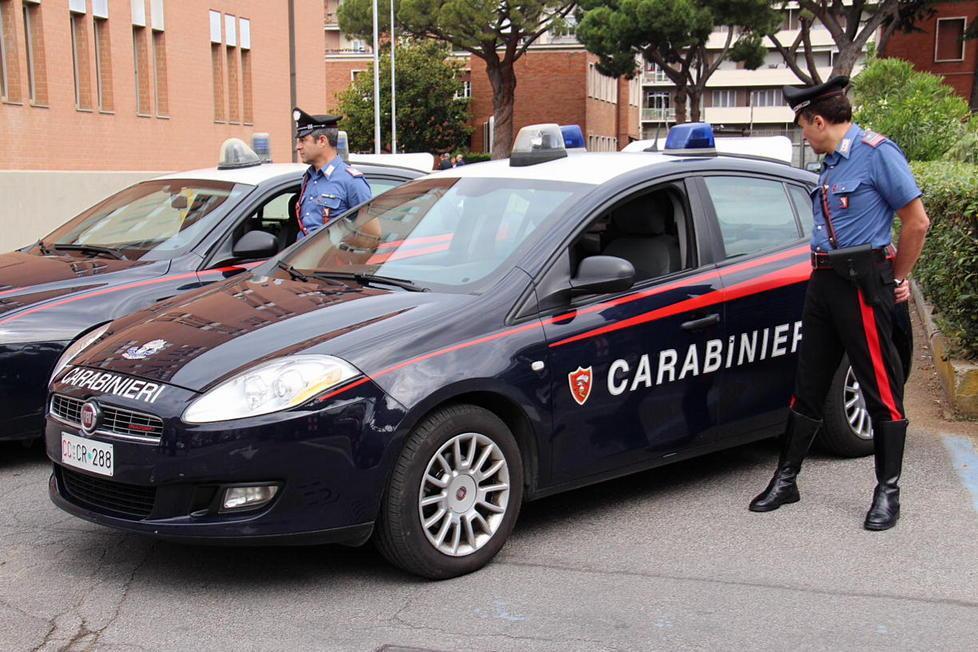 Preso a bastonate finisce all’ospedale 