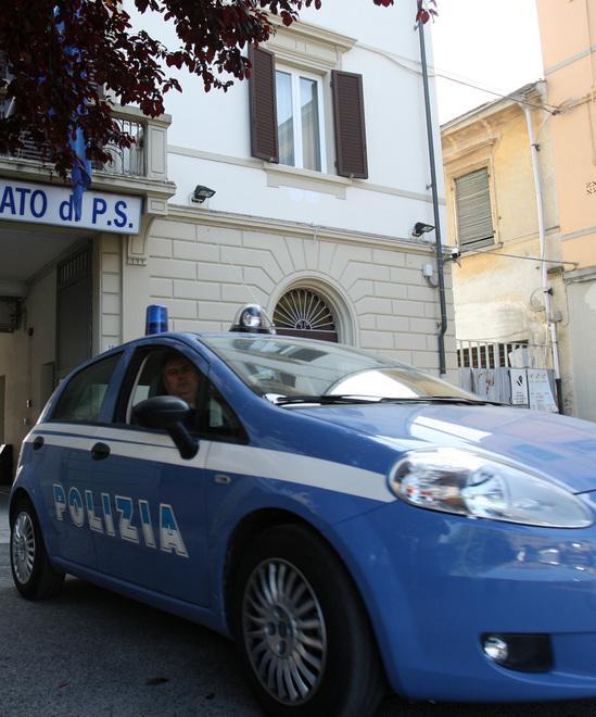 Tenta di rubare fermato tunisino con precedenti