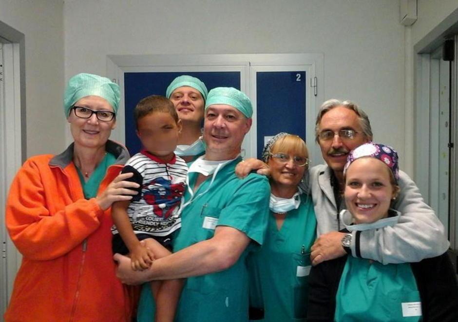 L’equipe del S. Chiara regala il sorriso a un bimbo saharawi 
