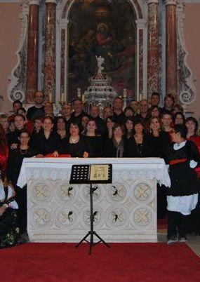Oggi appuntamento in grotta con la musica del coro Perosi
