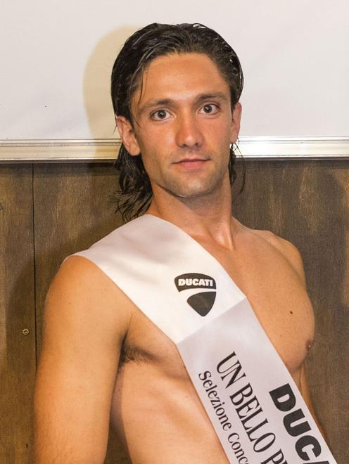 Stefano sul podio di Mister Italia 