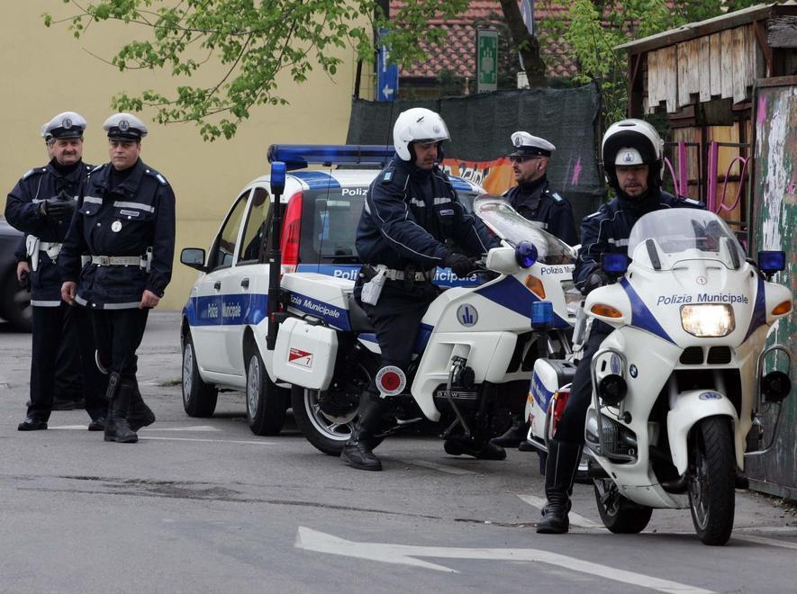 Ragazzini rubano un iPhone, subito presi 